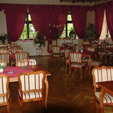 Hotel Burghotel Landeskrone 2*